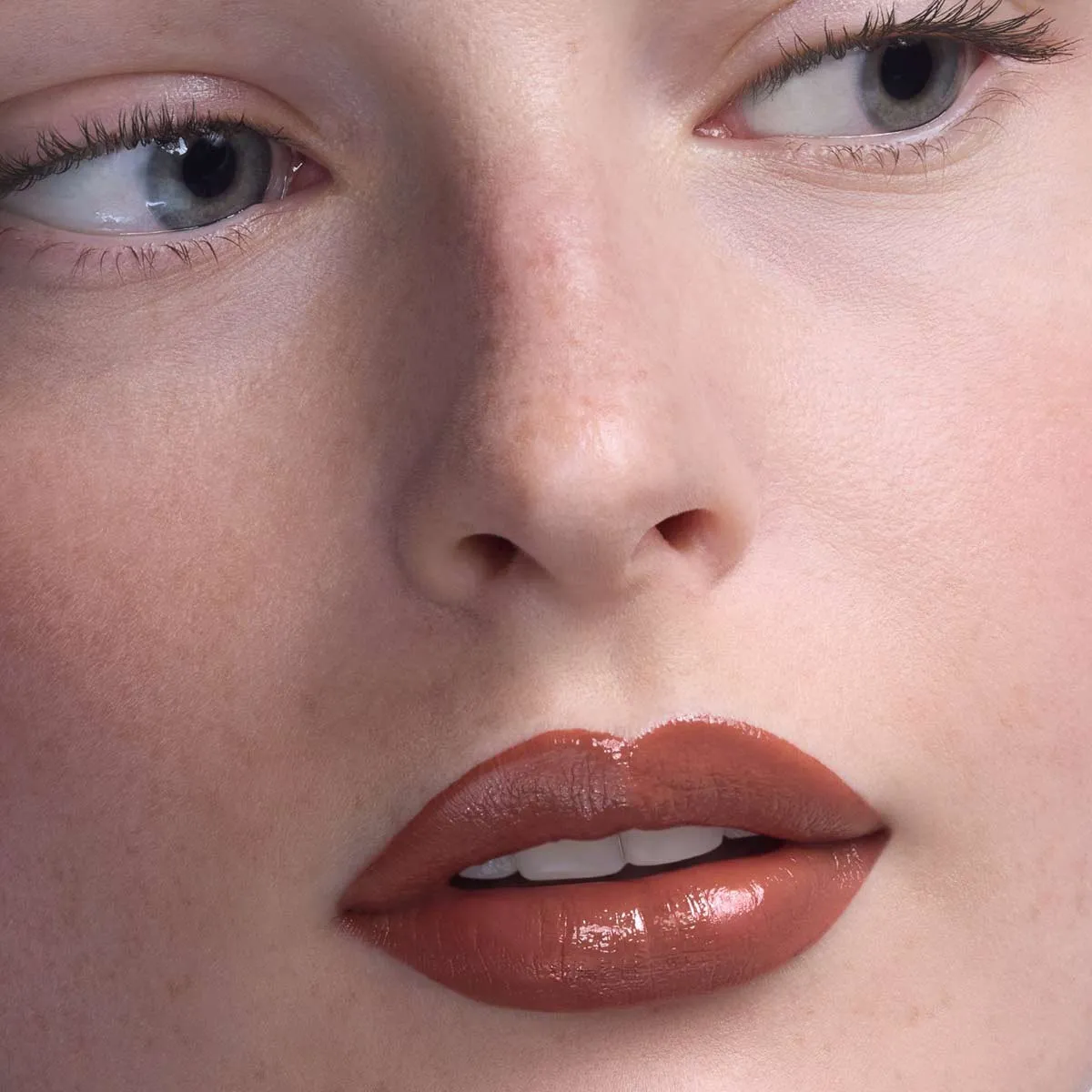 Christian Louboutin Rouge Stiletto Les Nudes – Shine Lipstick – Nude 4W - Beauty - alternate view 2